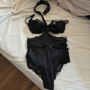 FREDRICKS LINGERIE WITH CHOKER